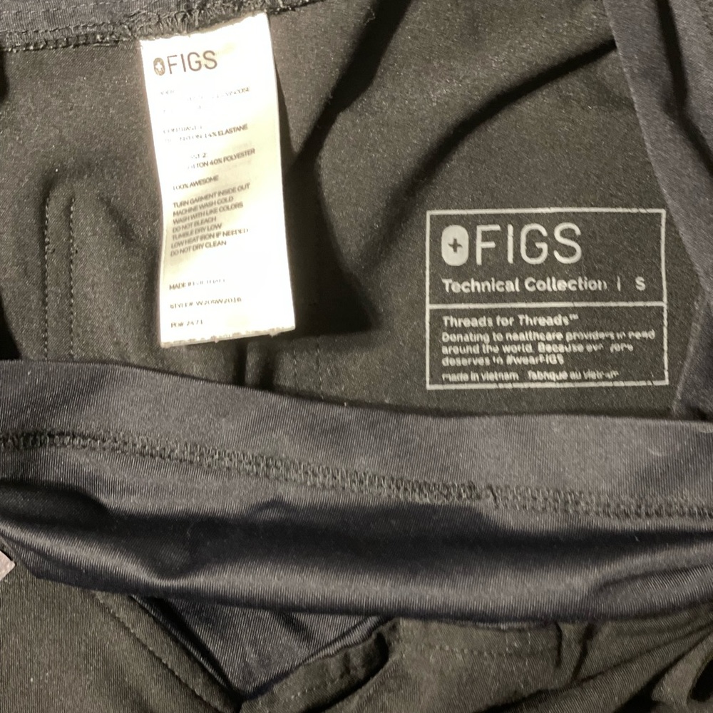 Black Figs brand maternity scrub joggers